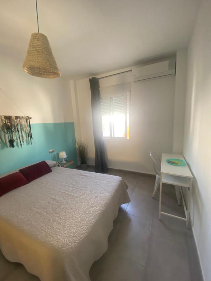 Apartamentos Chuita Playa Малага Екстериор снимка