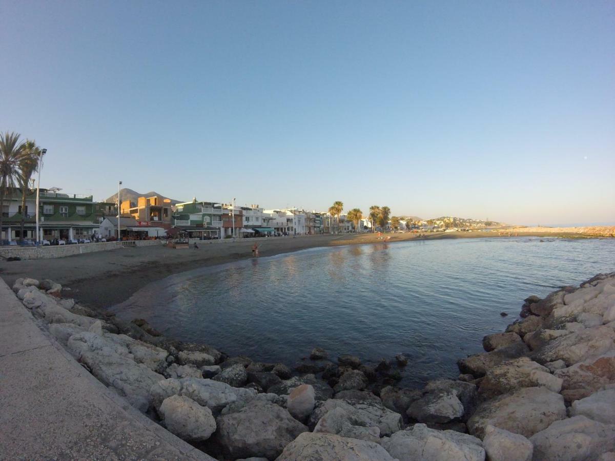 Apartamentos Chuita Playa Малага Екстериор снимка