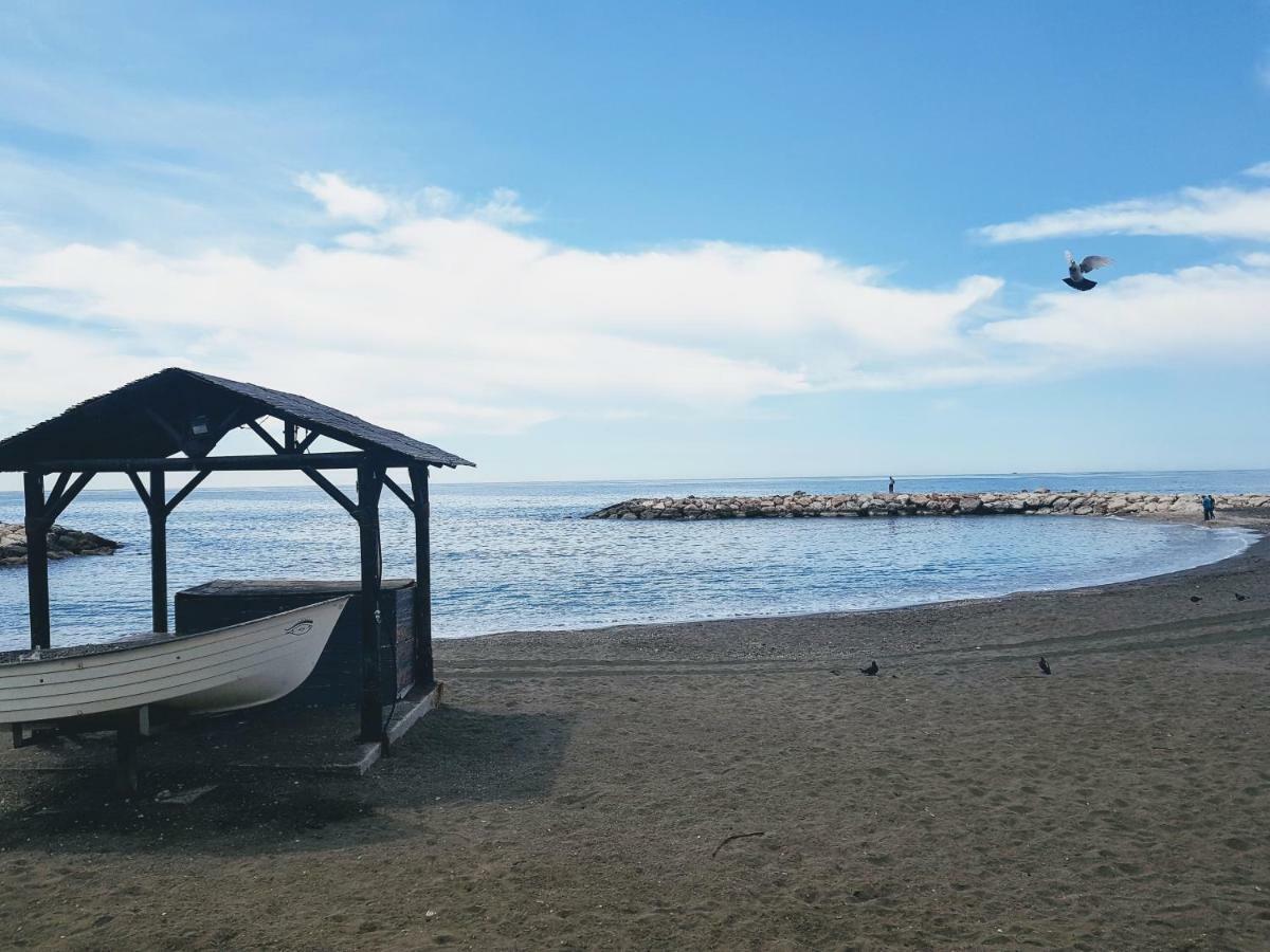 Apartamentos Chuita Playa Малага Екстериор снимка